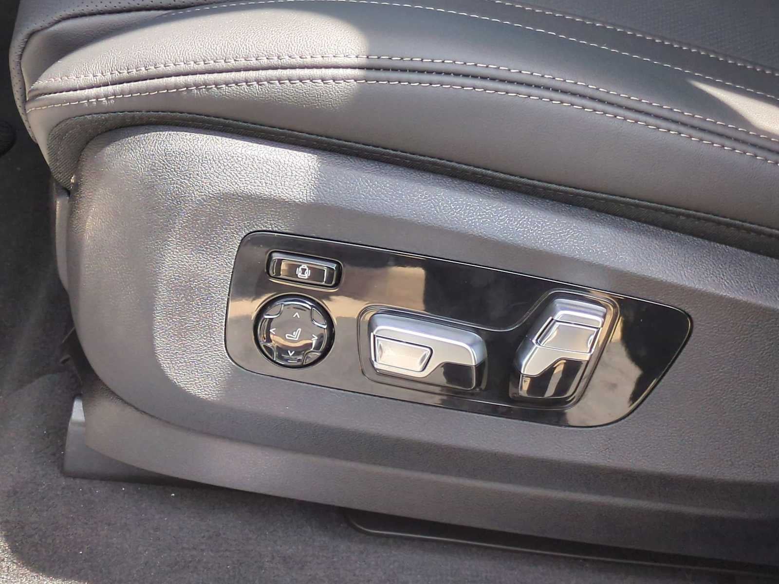 2026 BMW X7 M60i M60i