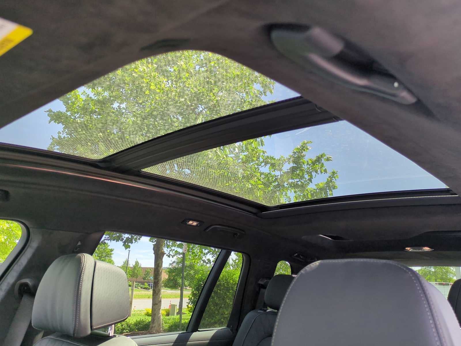 2026 BMW X7 M60i M60i