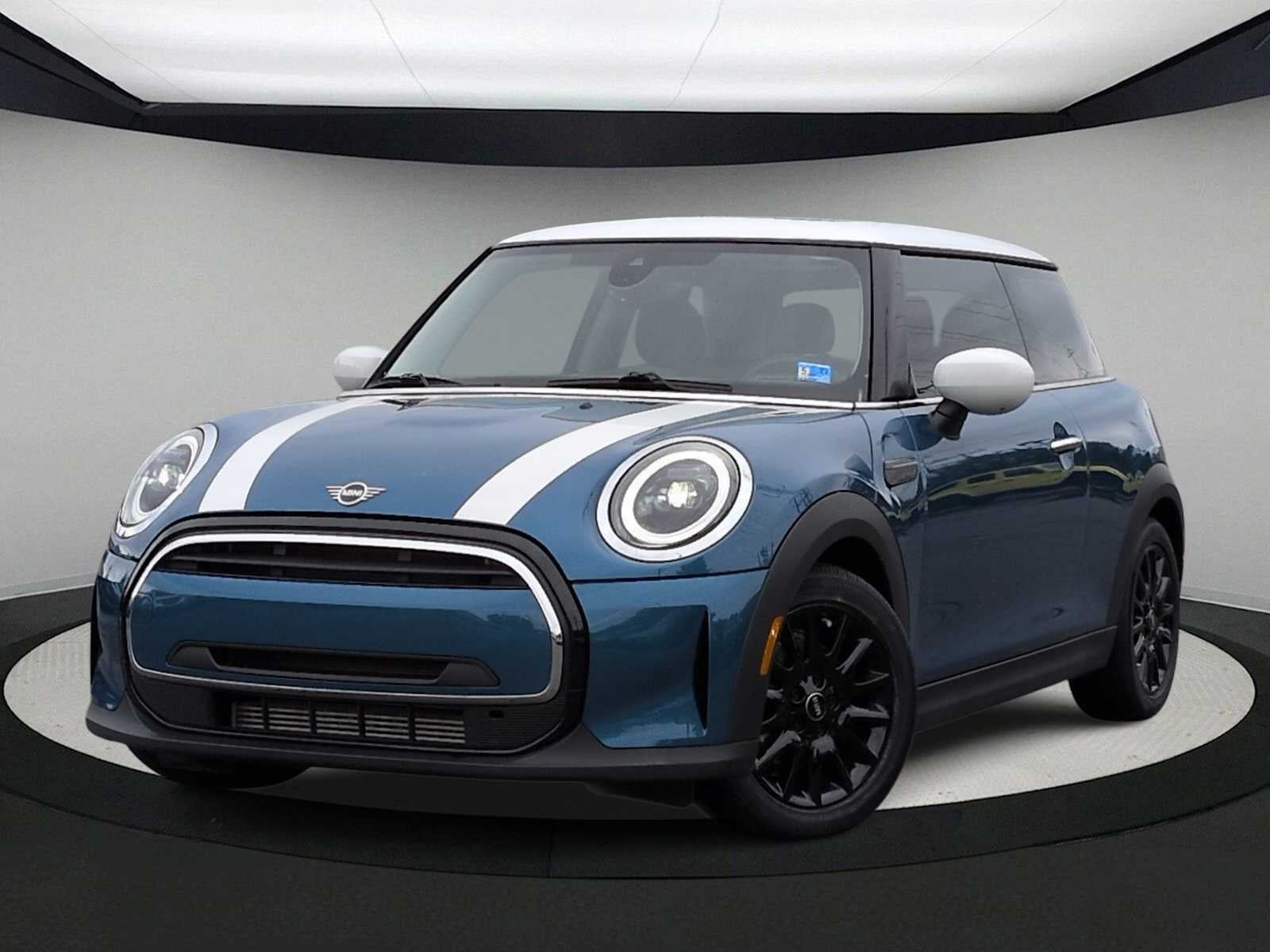 2024 MINI Hardtop Cooper's photo