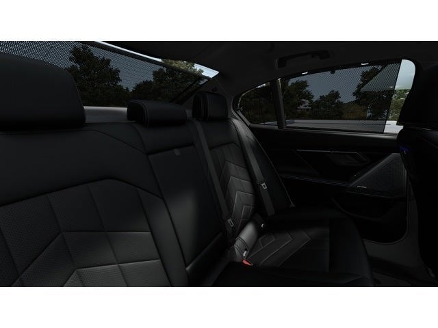 2027 BMW 550e Base