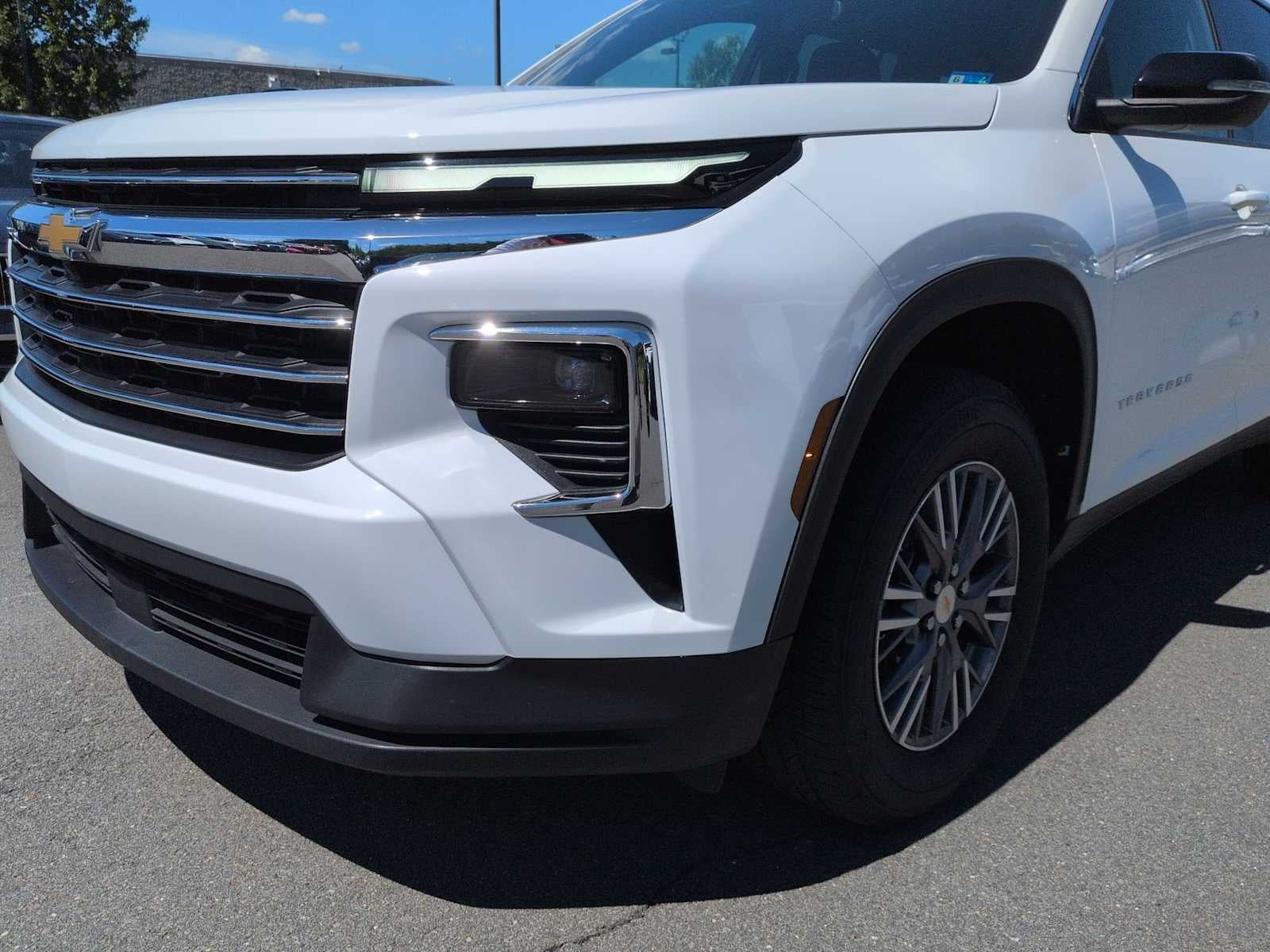 2025 Chevrolet Traverse AWD LT