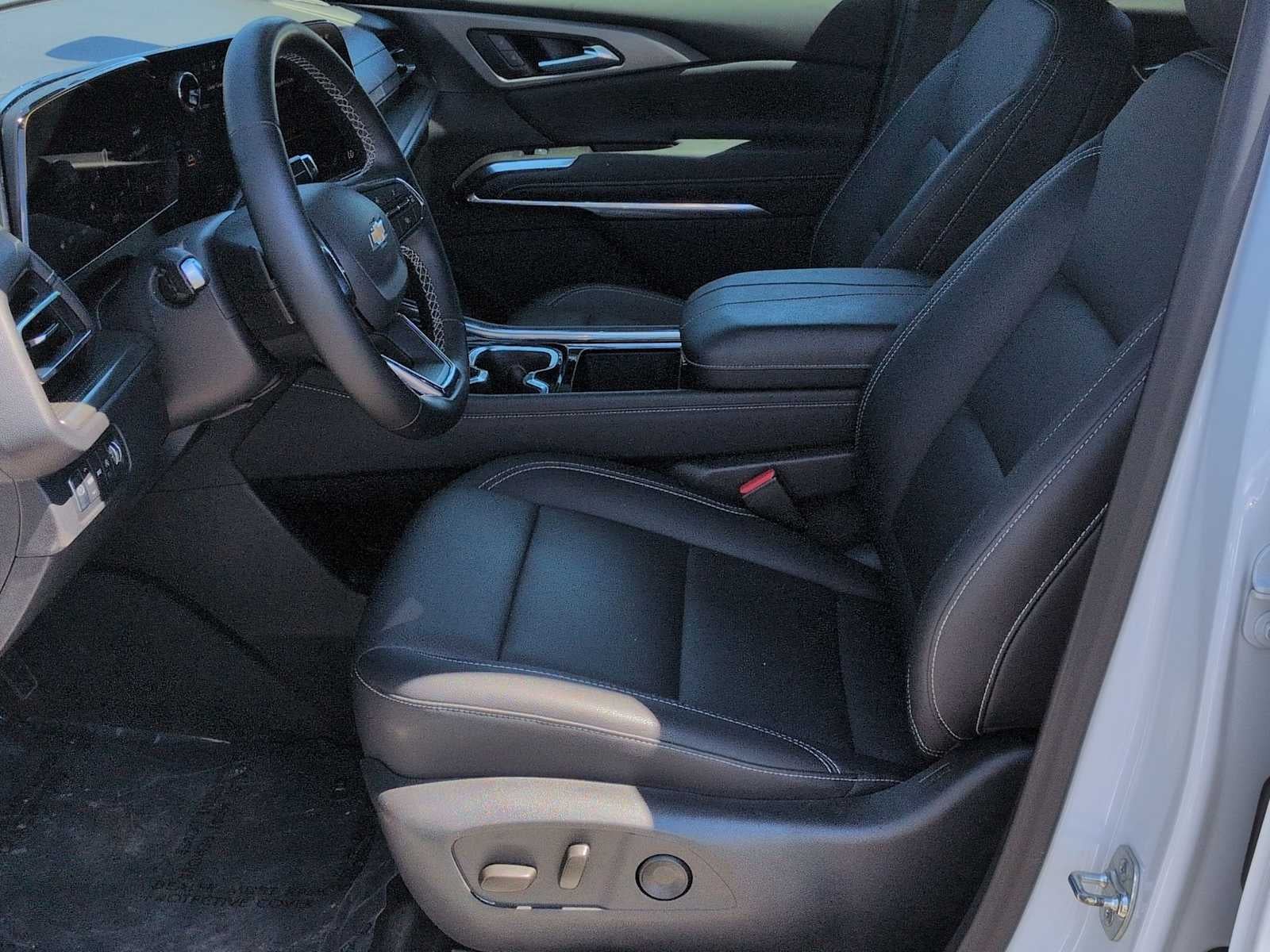 2025 Chevrolet Traverse AWD LT