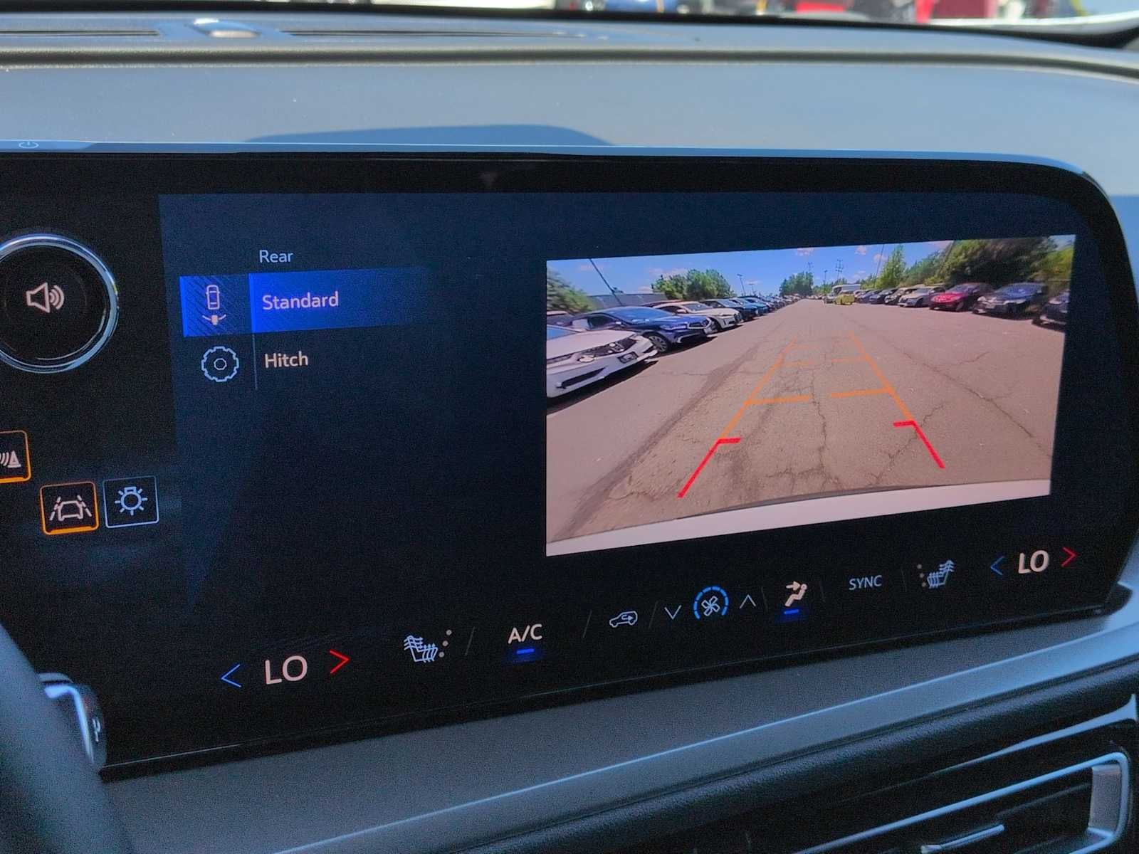 2025 Chevrolet Traverse AWD LT