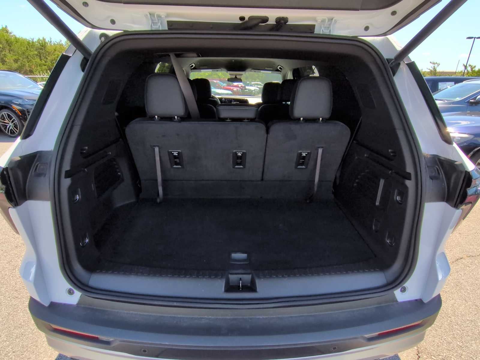 2025 Chevrolet Traverse AWD LT