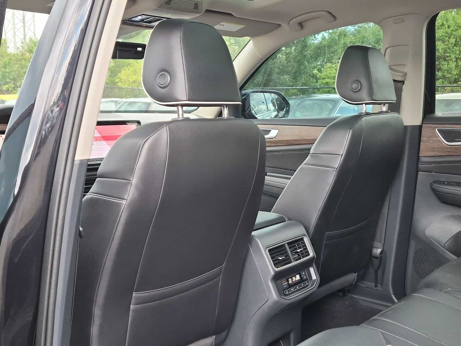 2024 Volkswagen Atlas 2.0T SEL Premium R-Line