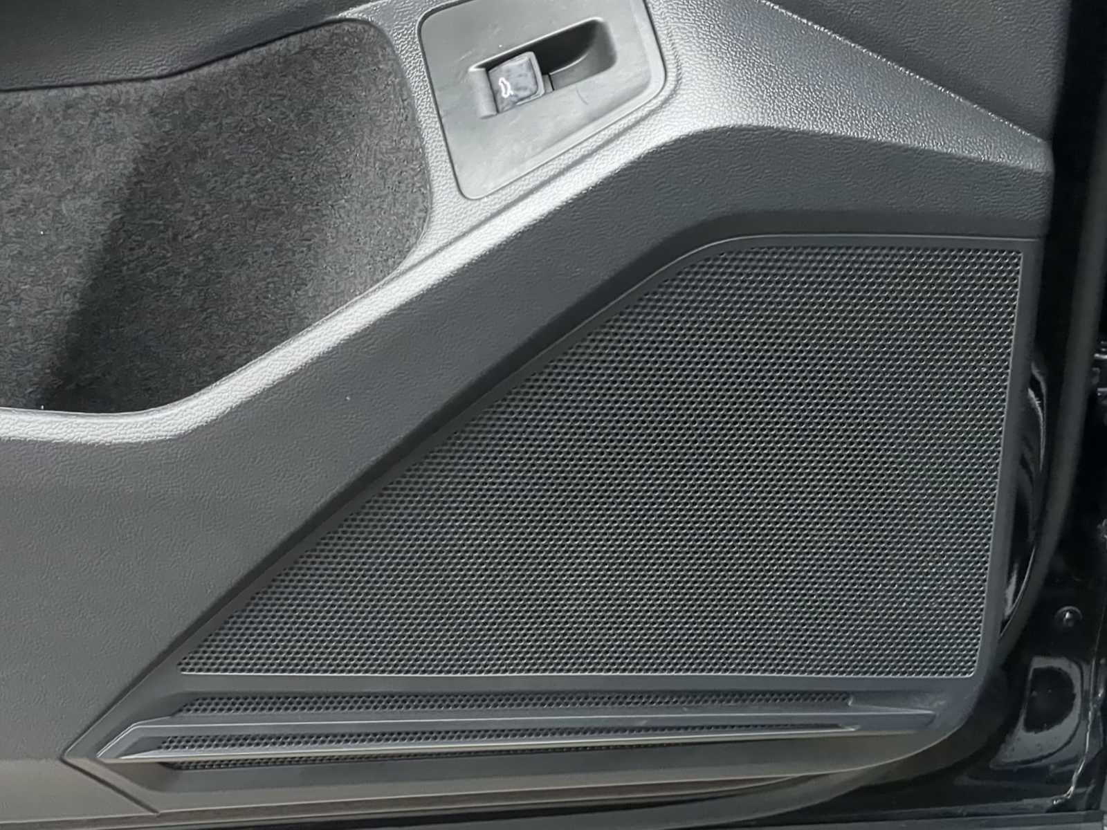 2024 Volkswagen Tiguan SEL R-Line