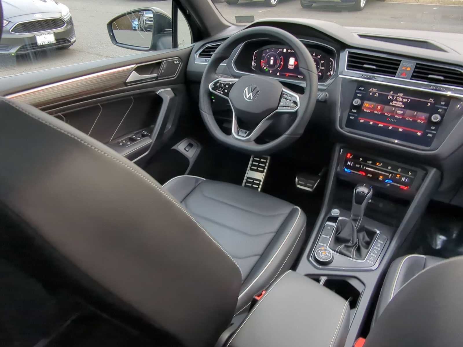 2024 Volkswagen Tiguan SEL R-Line