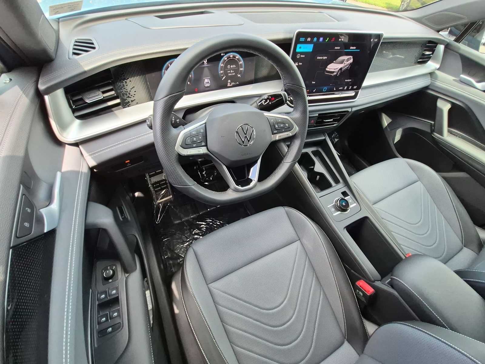 2025 Volkswagen Tiguan SE R-Line Black