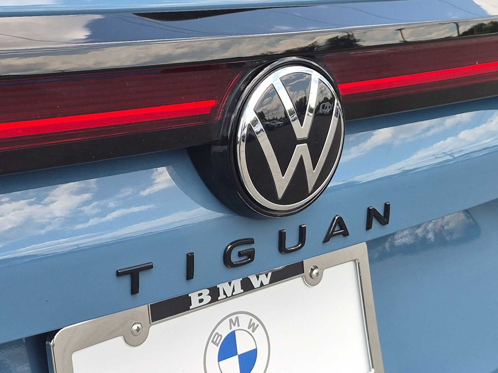 2025 Volkswagen Tiguan SE R-Line Black