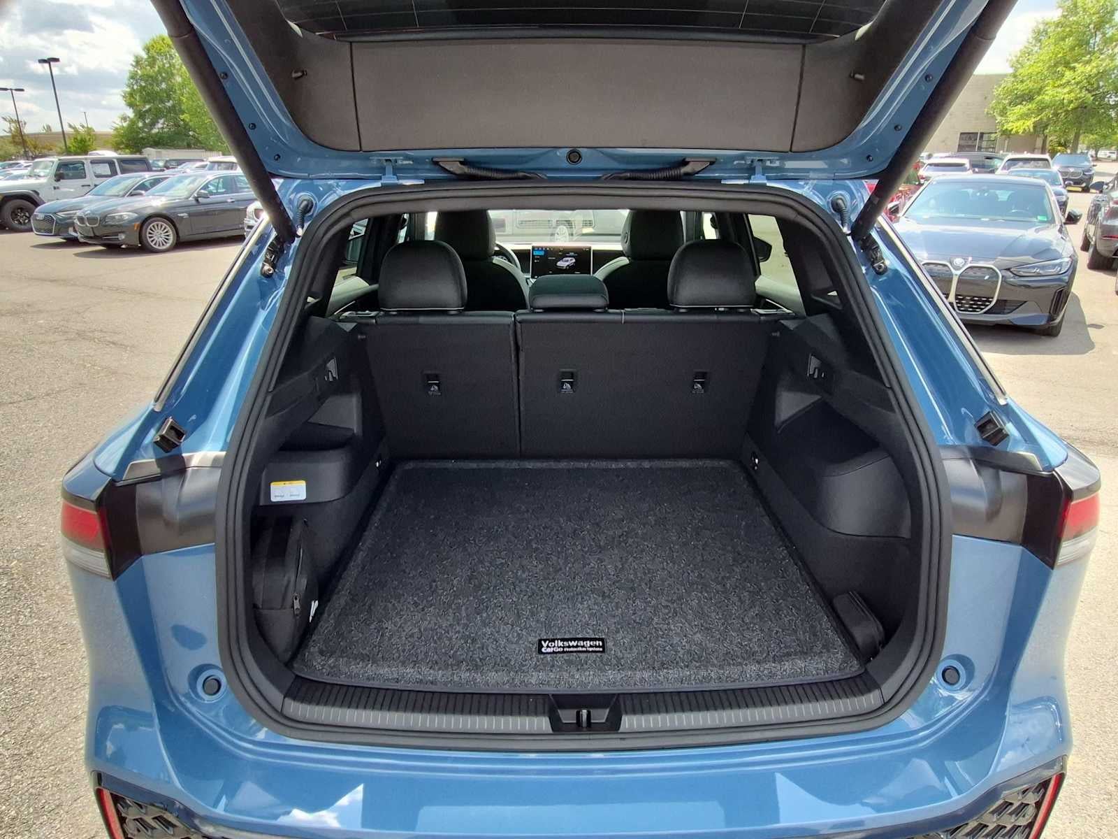 2025 Volkswagen Tiguan SE R-Line Black