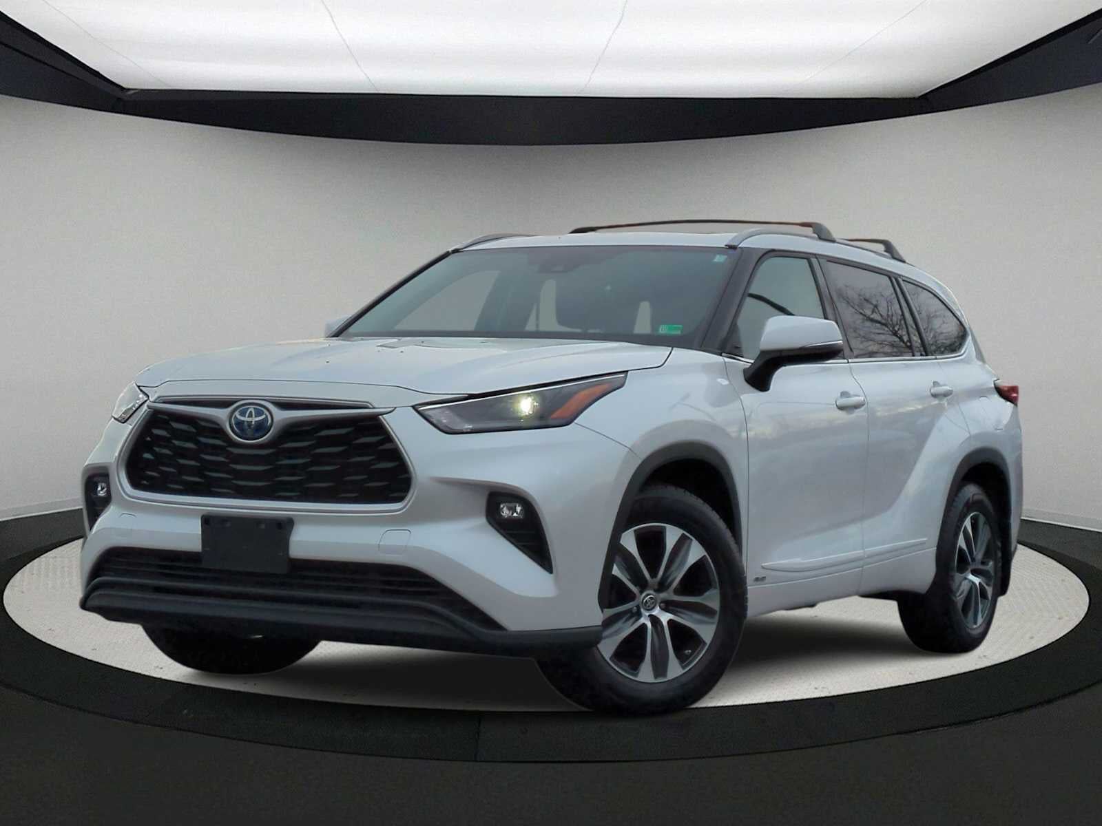 2022 Toyota Highlander Hybrid XLE