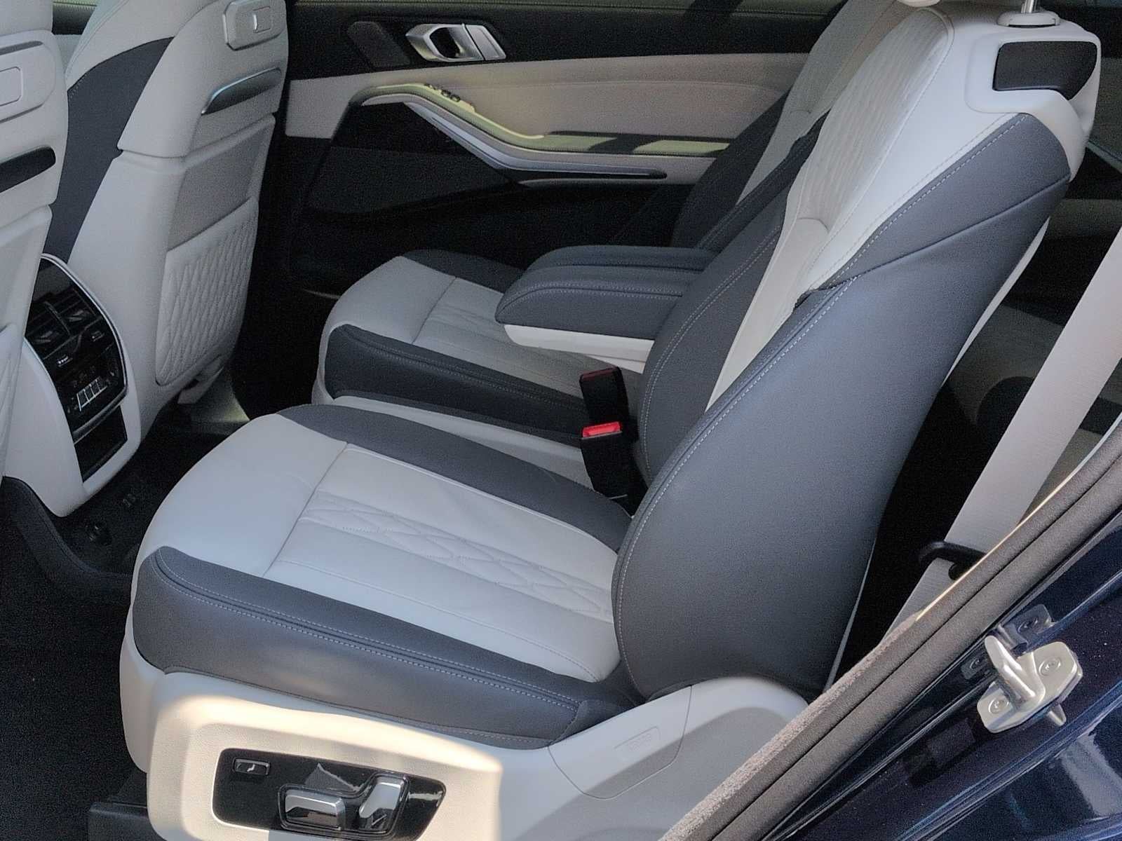 2027 BMW X7 xDrive40i xDrive40i