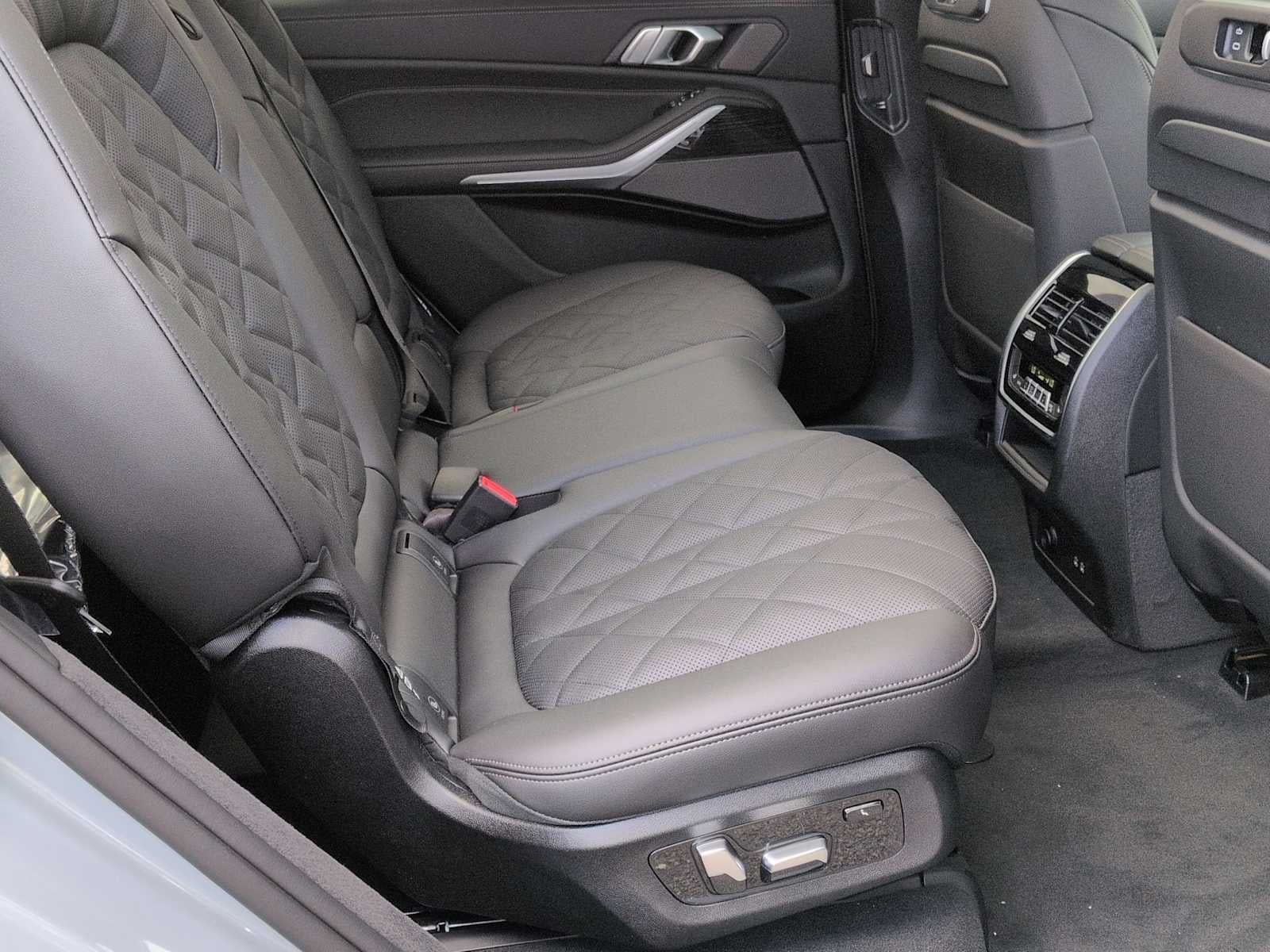 2026 BMW X7 xDrive40i xDrive40i