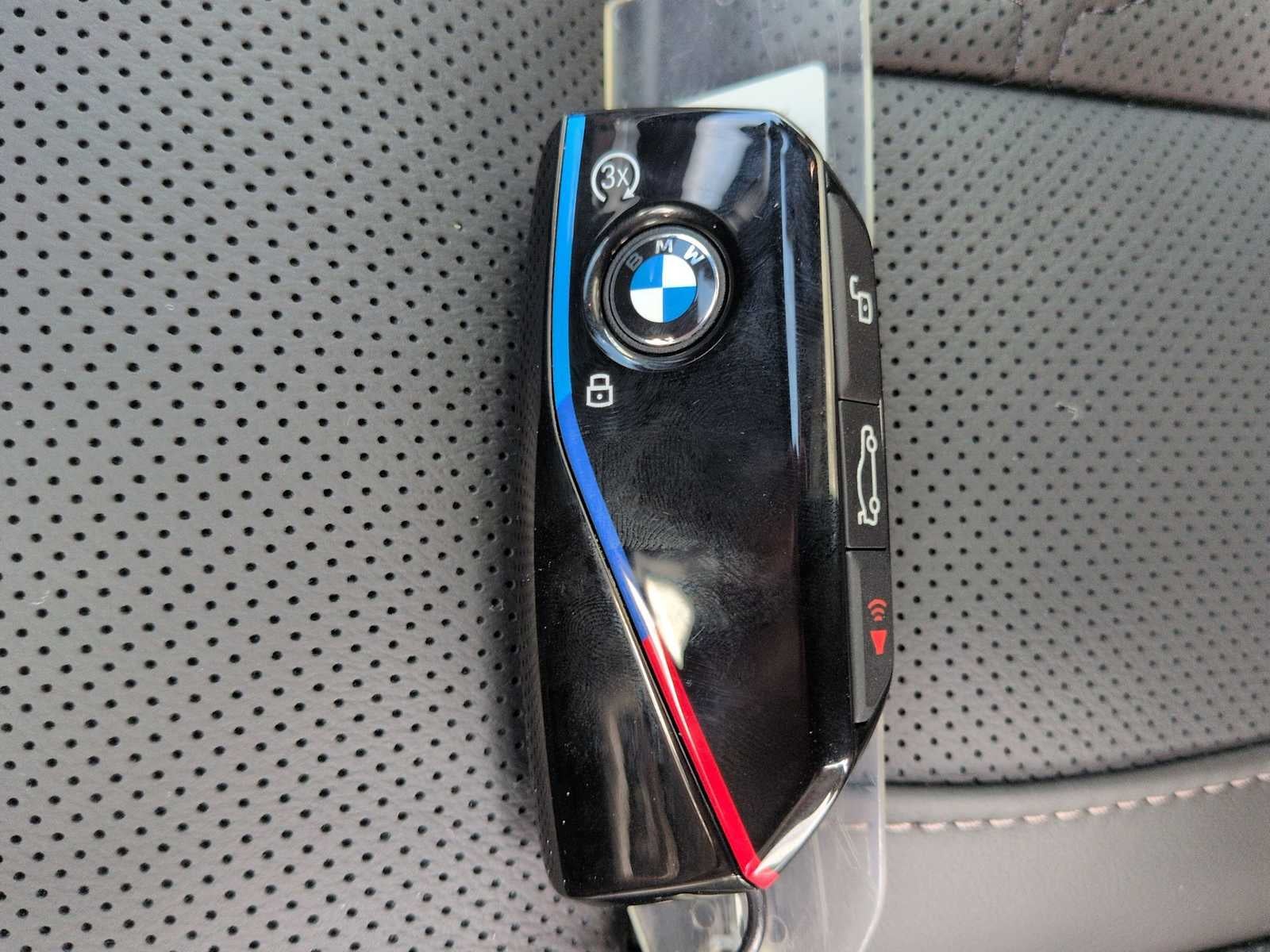 2027 BMW X7 M60i M60i