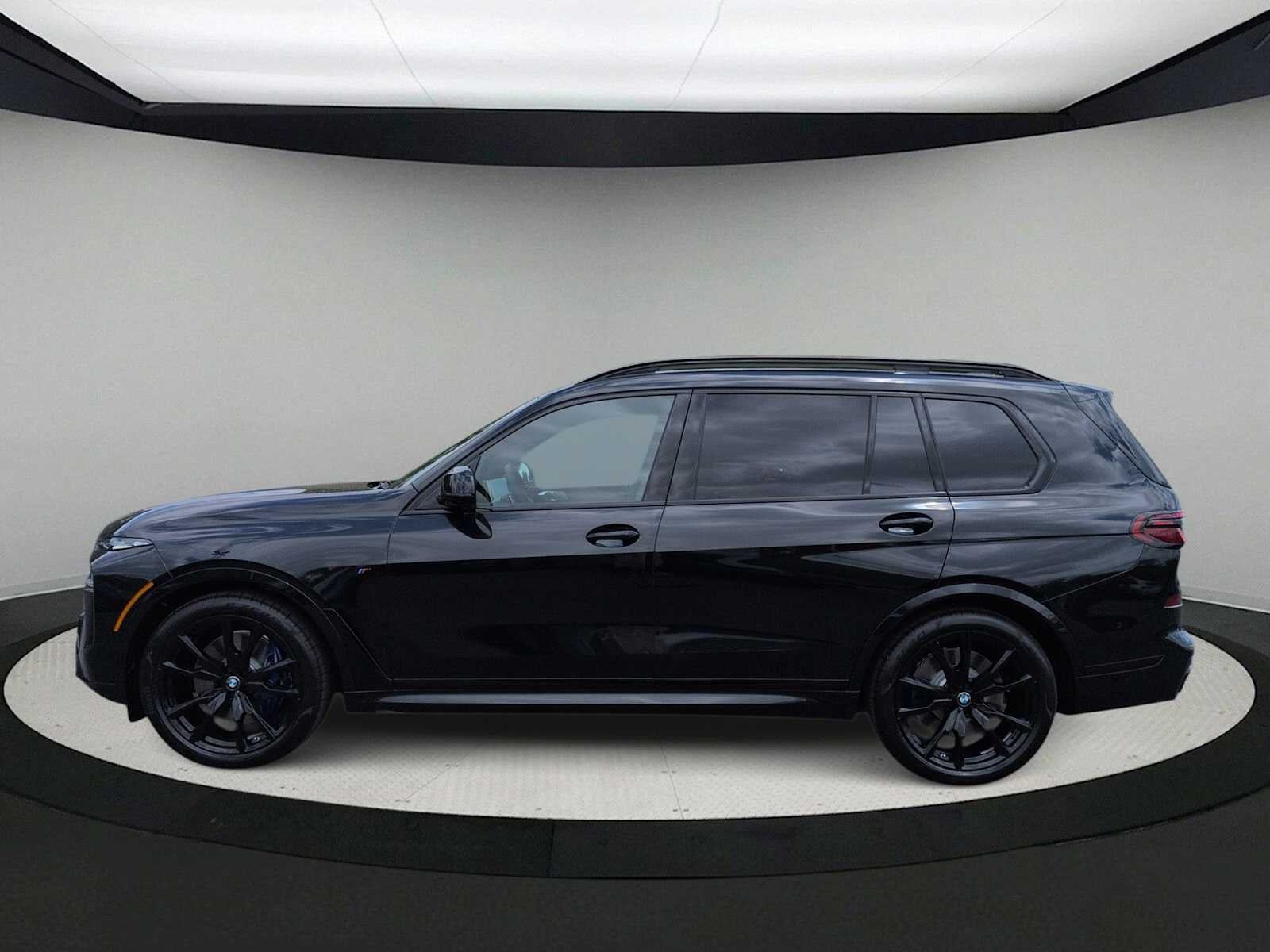 2027 BMW X7 M60i M60i