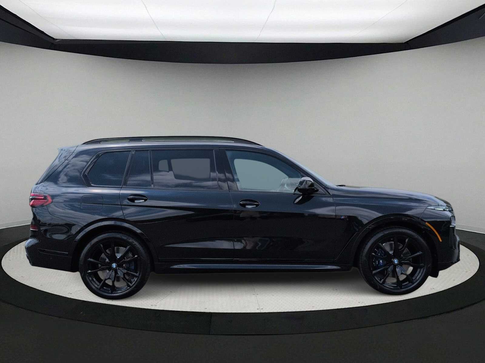 2027 BMW X7 M60i M60i
