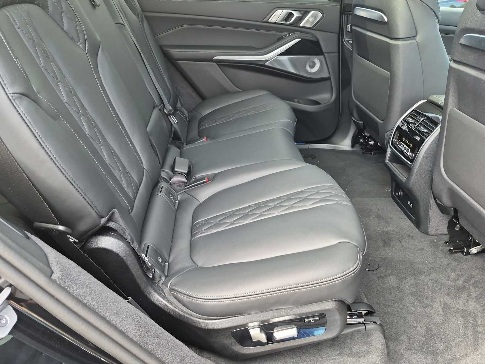 2027 BMW X7 M60i
