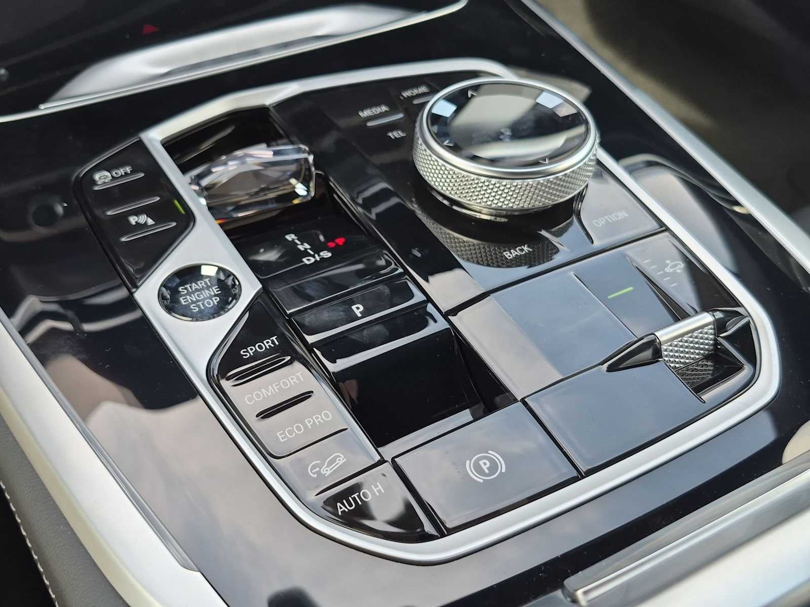 2027 BMW X7 M60i