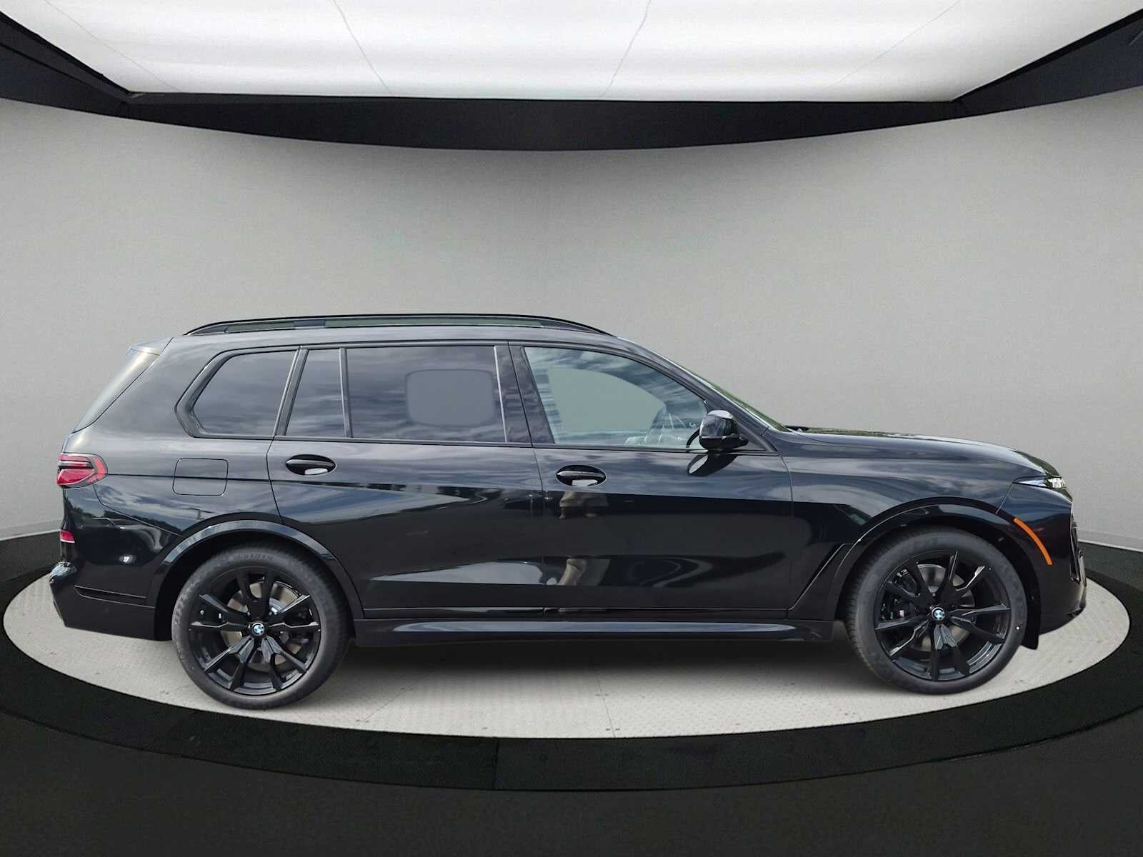 2027 BMW X7 M60i