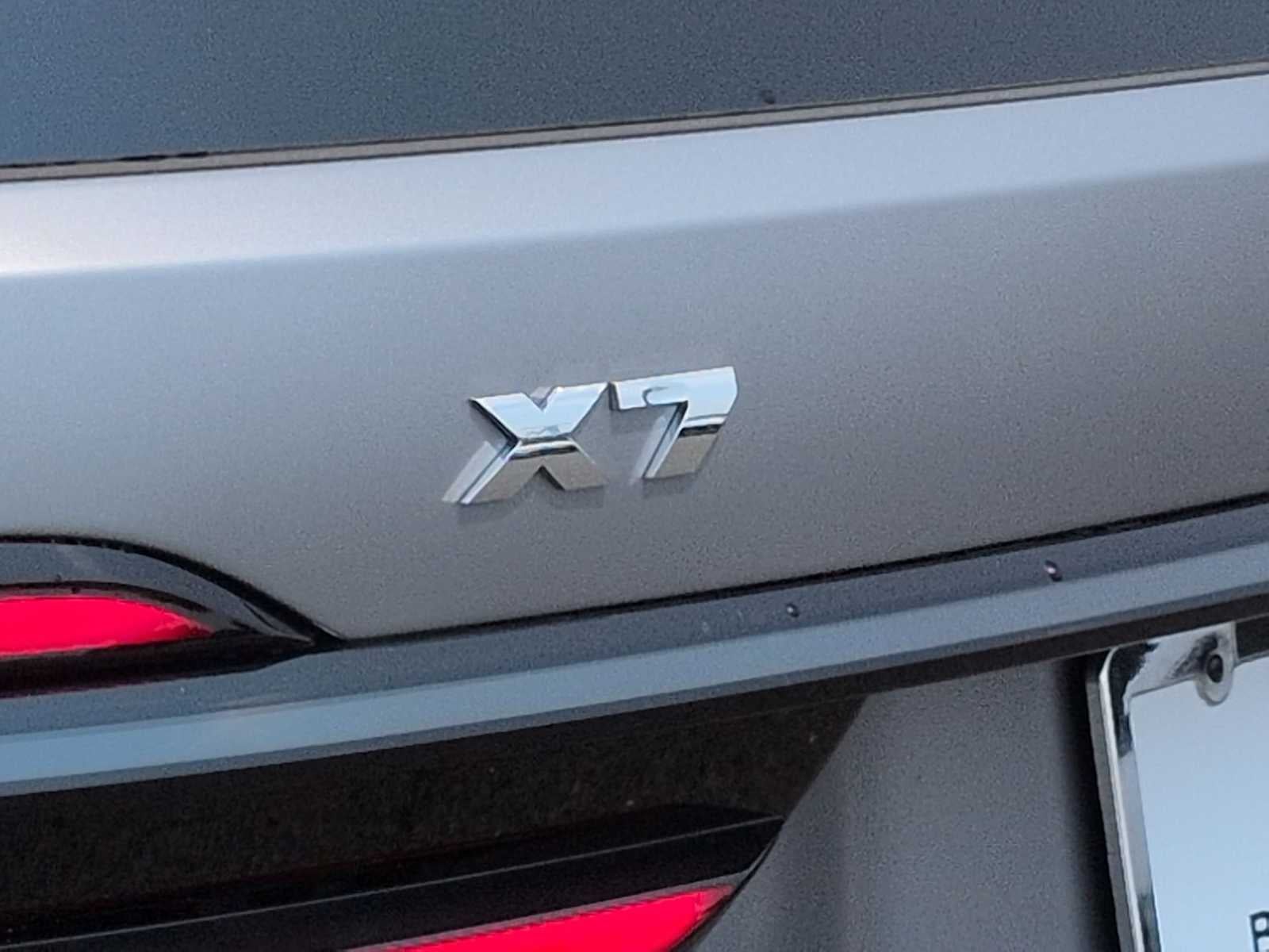 2027 BMW X7 M60i