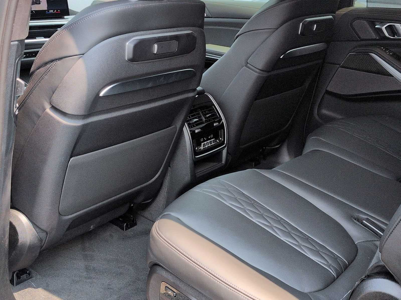 2027 BMW X7 M60i