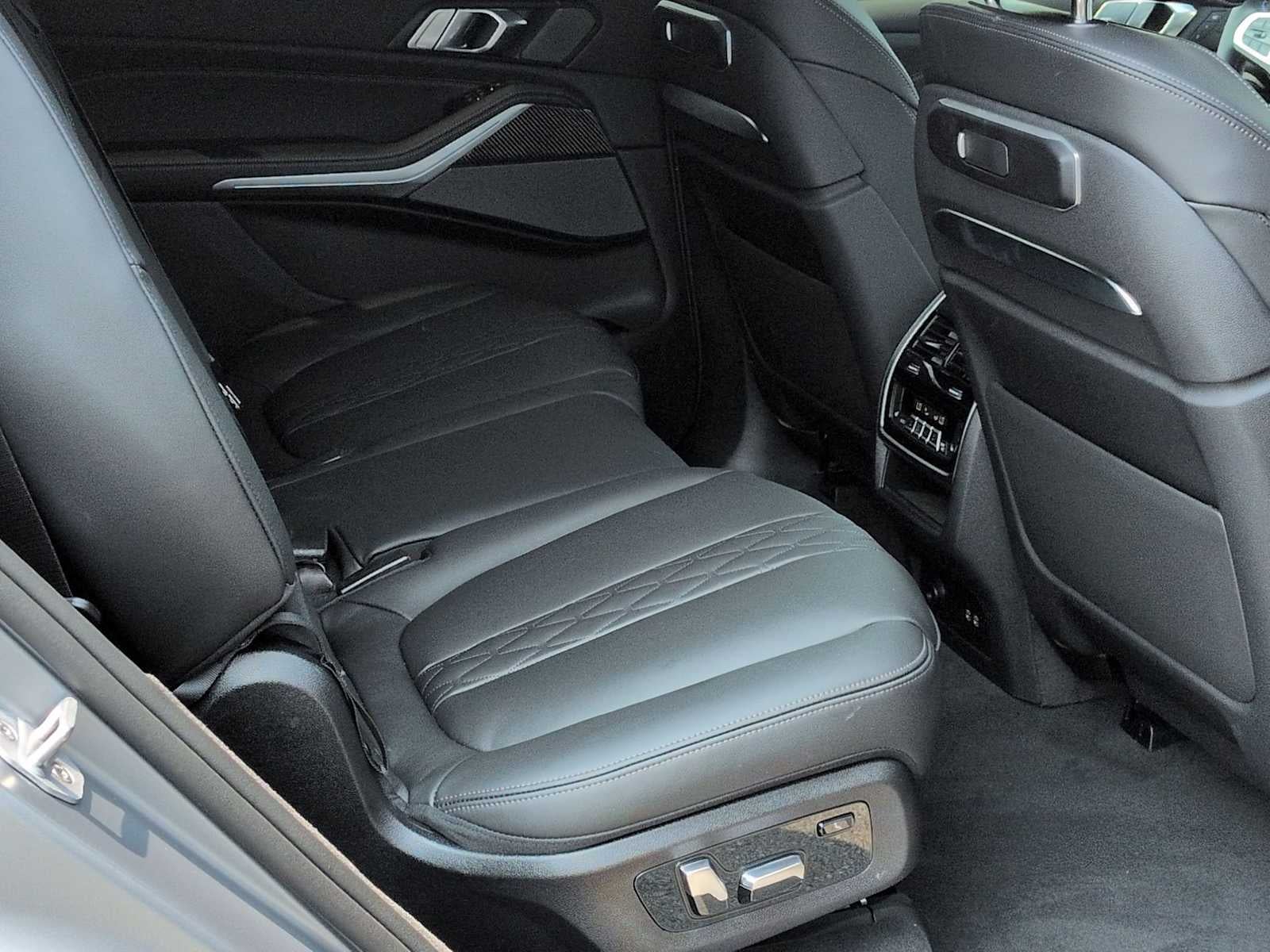 2027 BMW X7 M60i