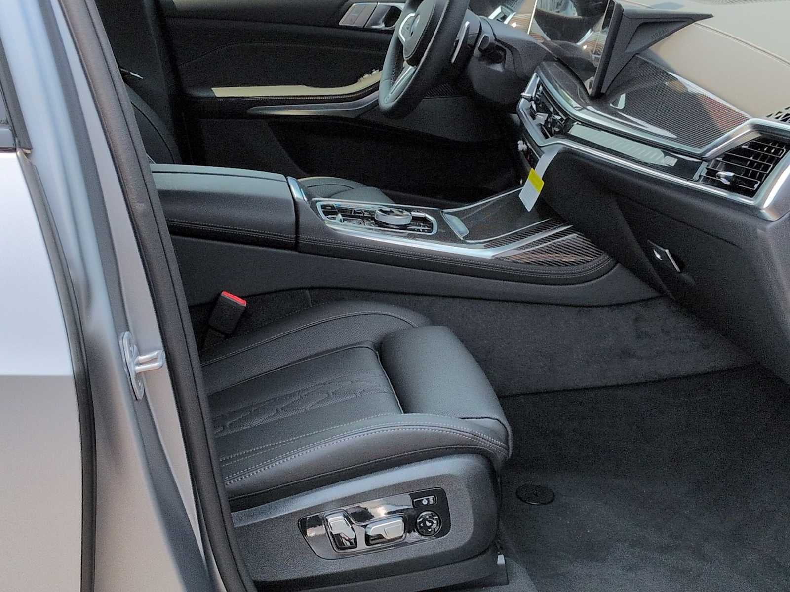 2027 BMW X7 M60i