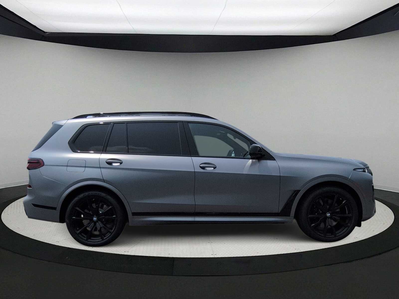 2027 BMW X7 M60i