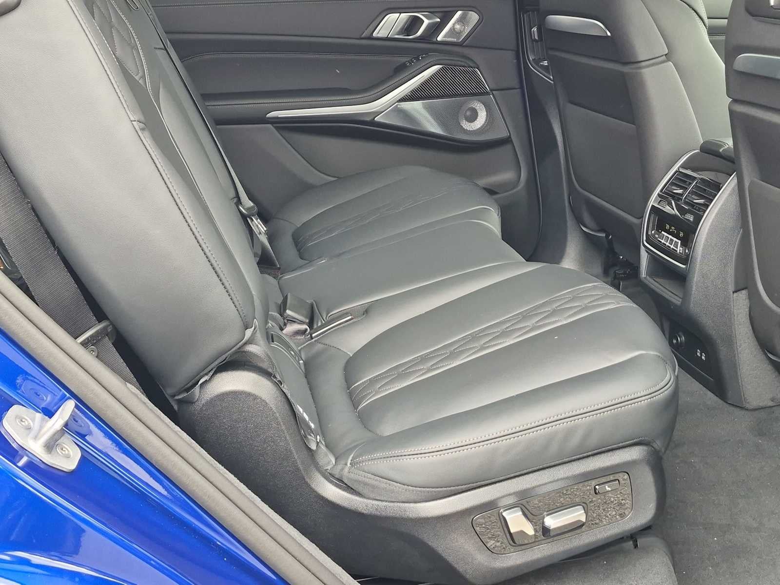 2027 BMW X7 M60i
