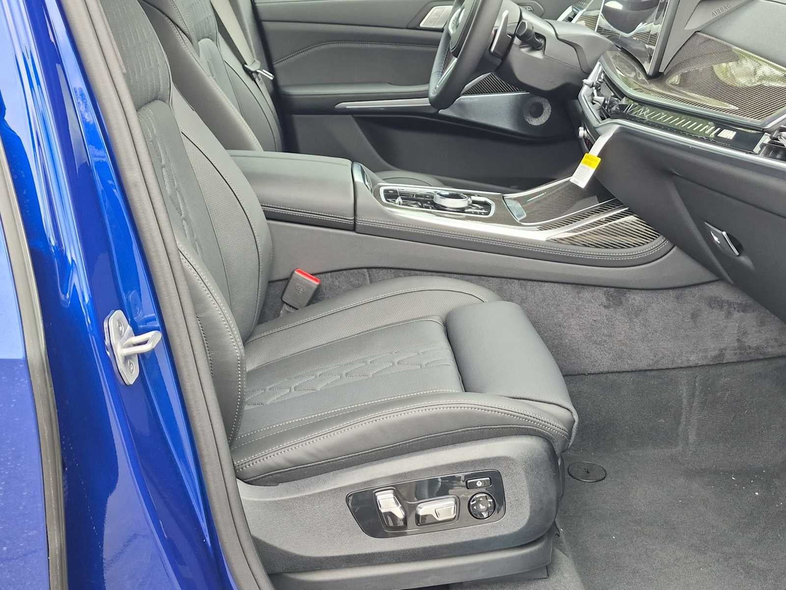 2027 BMW X7 M60i