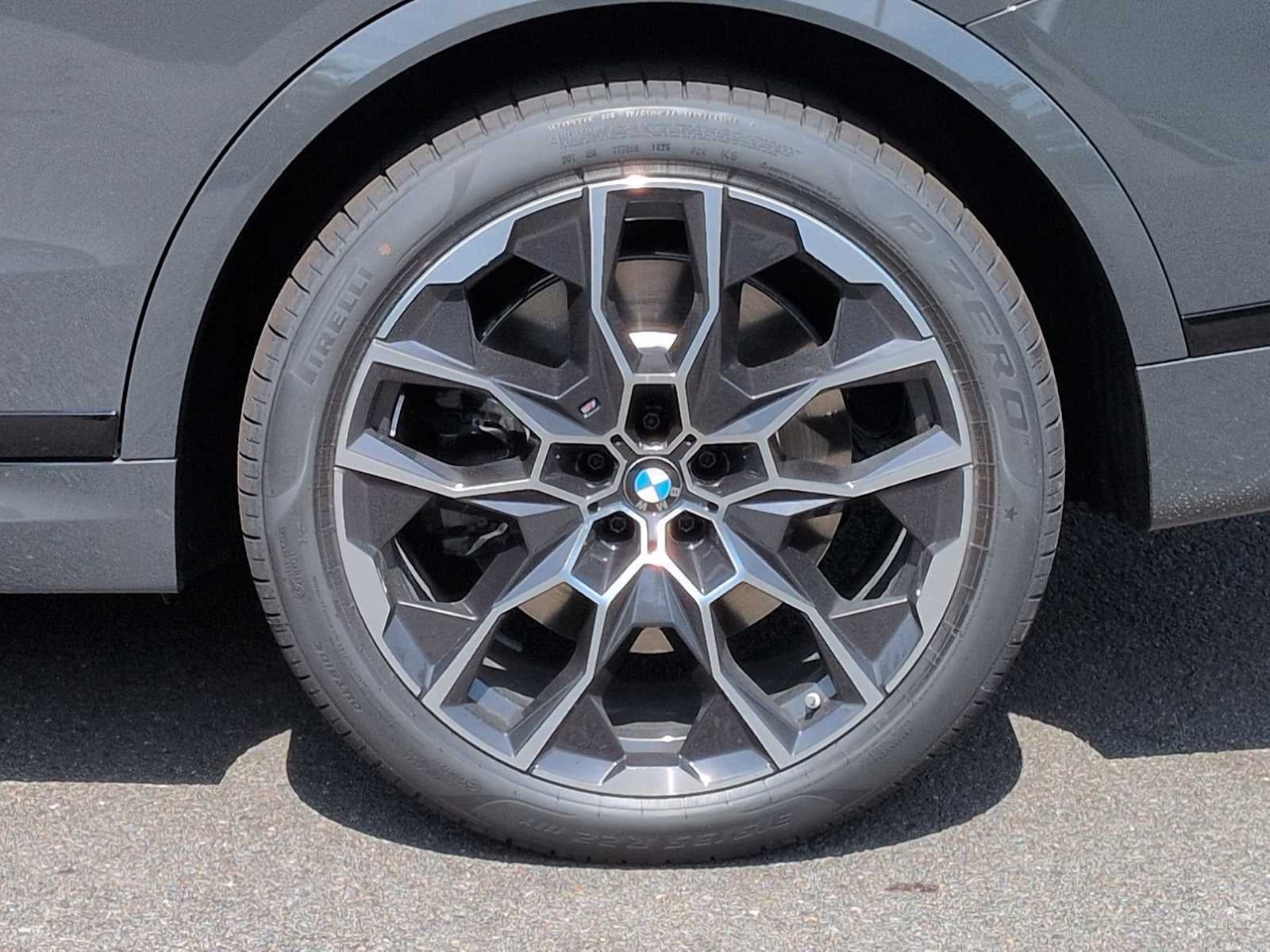 2027 BMW X7 M60i