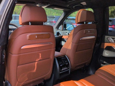 2027 BMW X7 M60i
