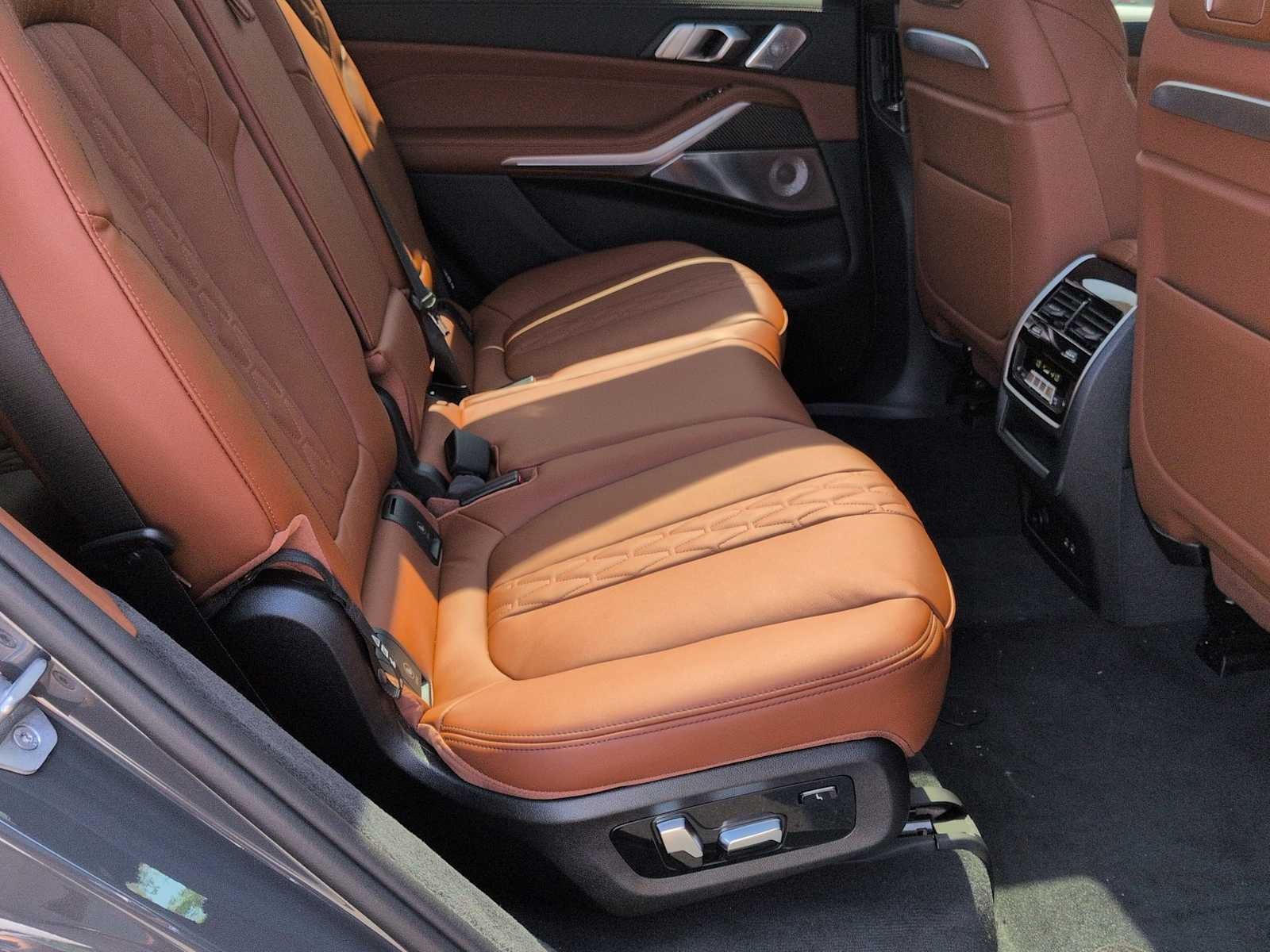 2027 BMW X7 M60i