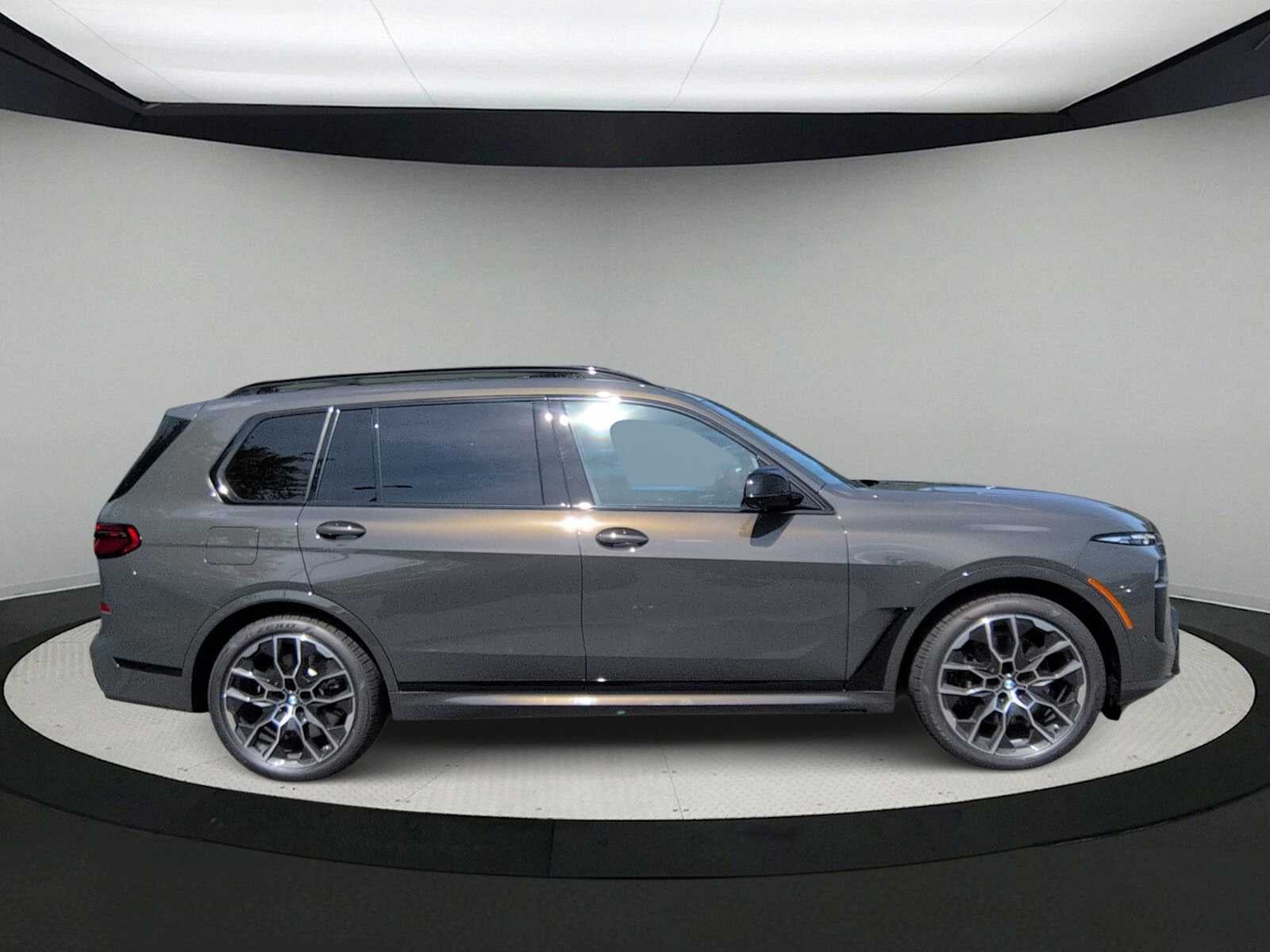 2027 BMW X7 M60i