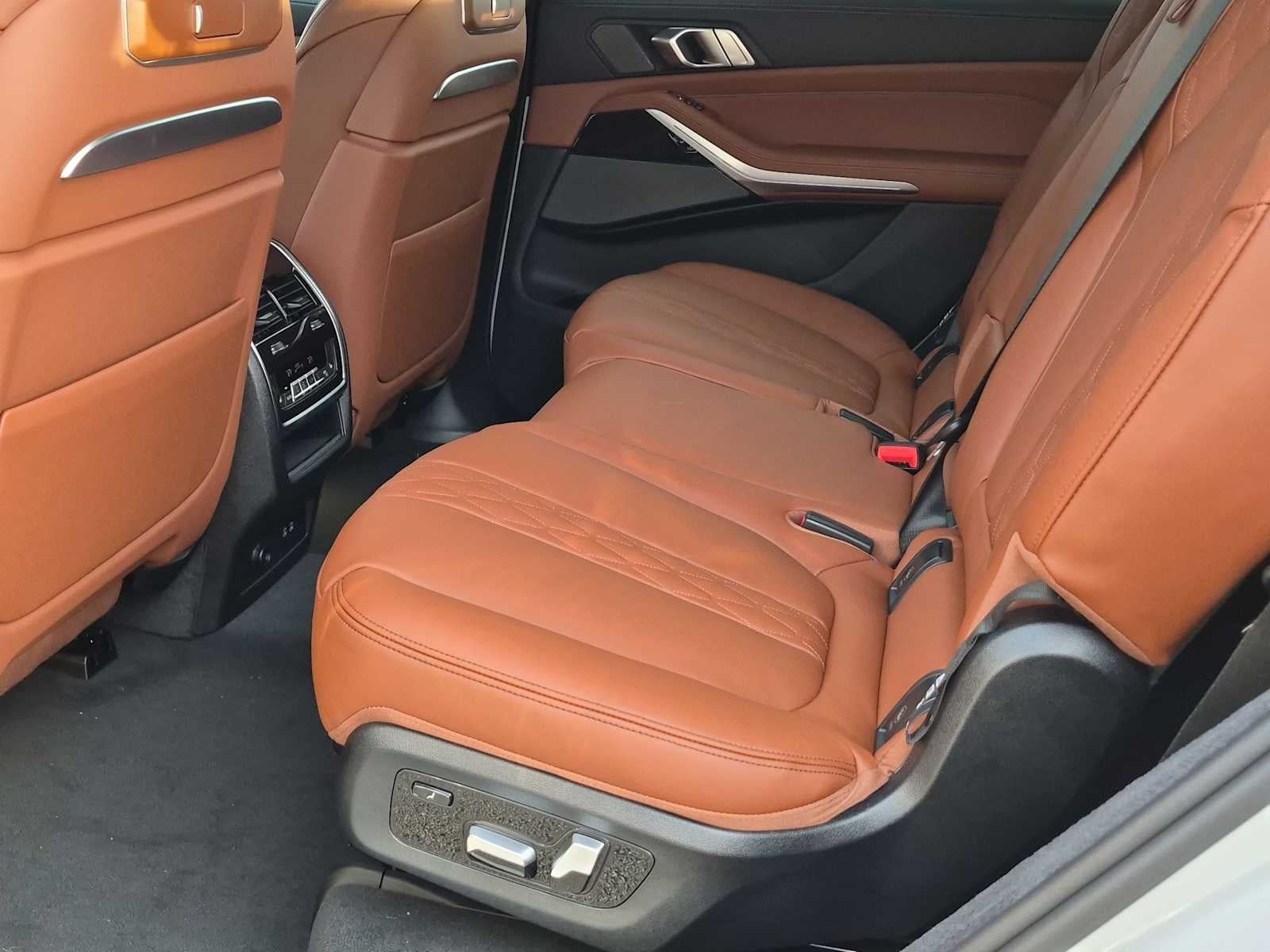 2027 BMW X7 M60i