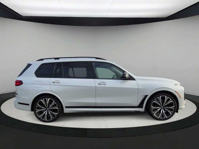 2027 BMW X7 M60i