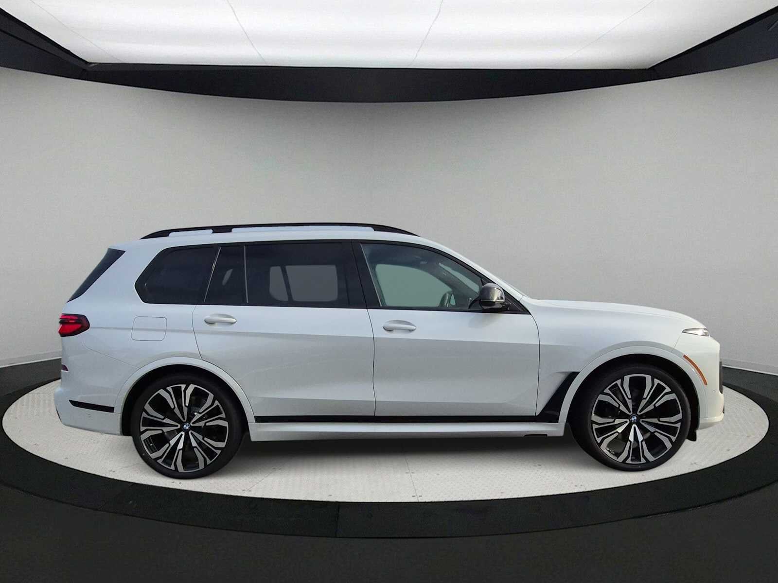 2027 BMW X7 M60i