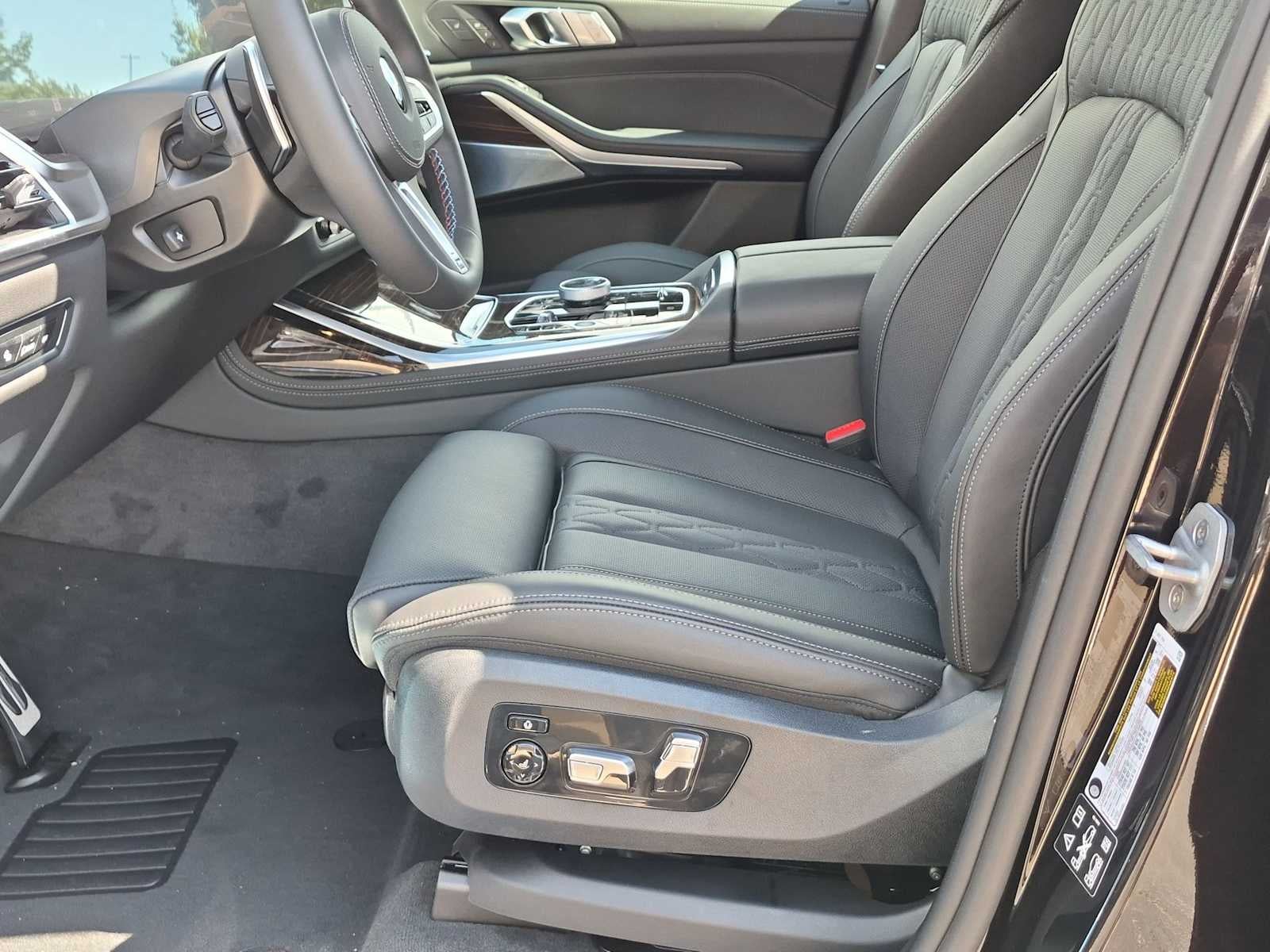 2027 BMW X7 M60i