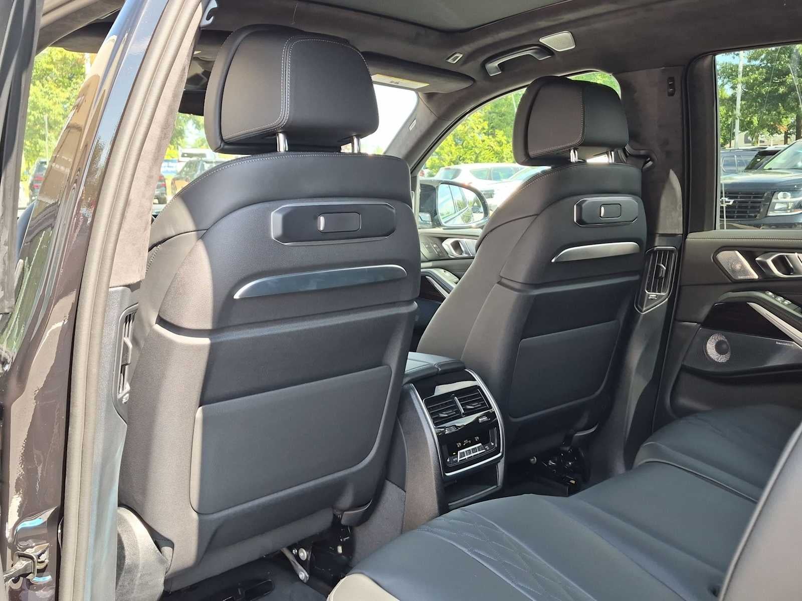 2027 BMW X7 M60i