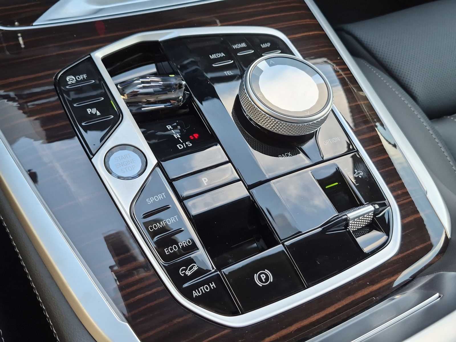 2027 BMW X7 M60i