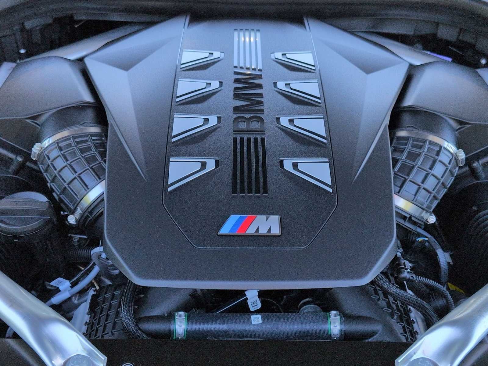 2027 BMW X7 M60i M60i