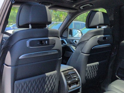 2027 BMW X7 M60i M60i