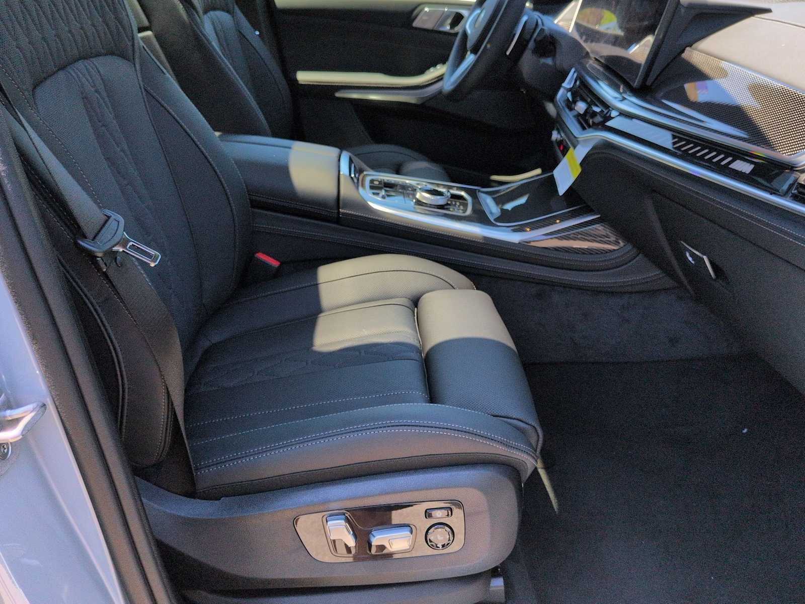 2027 BMW X7 M60i M60i