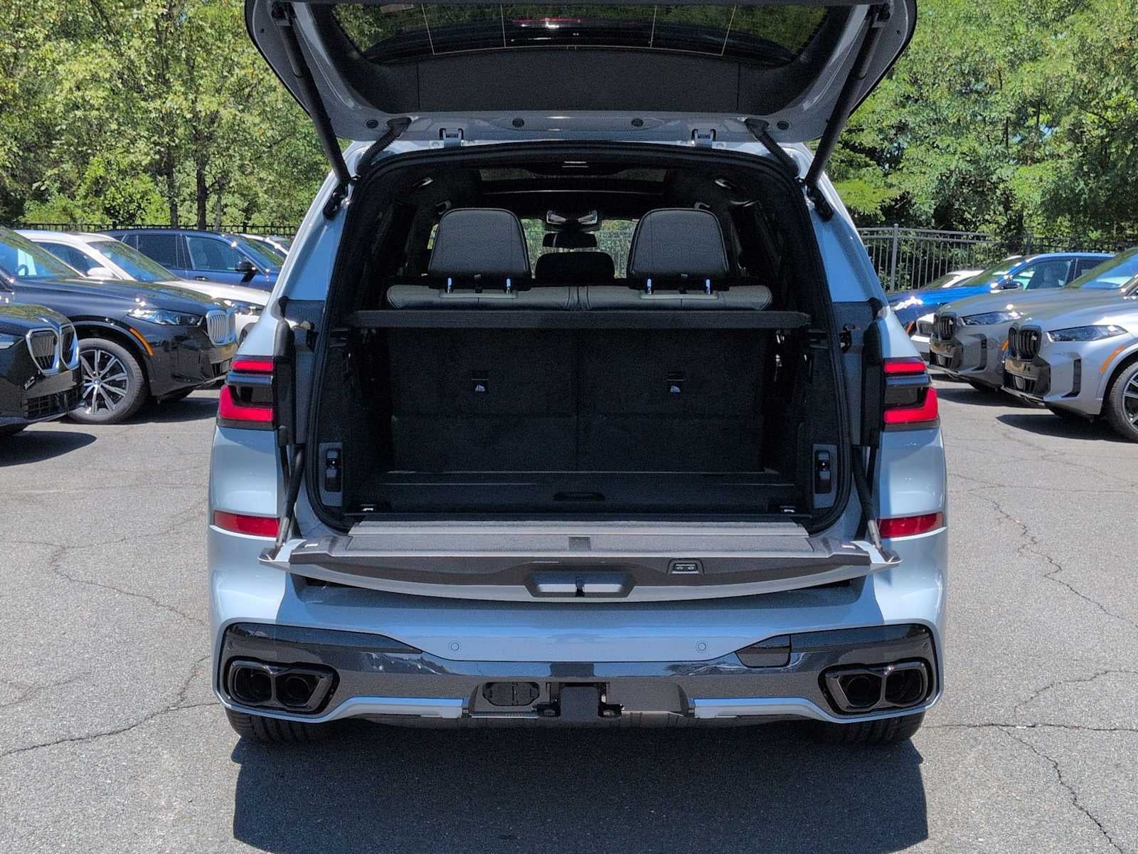 2027 BMW X7 M60i M60i