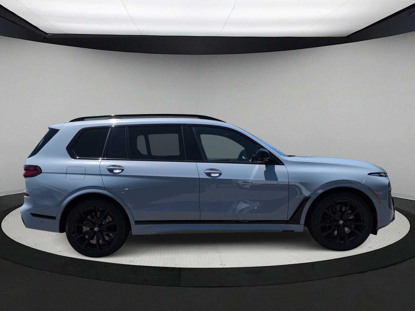 2027 BMW X7 M60i M60i