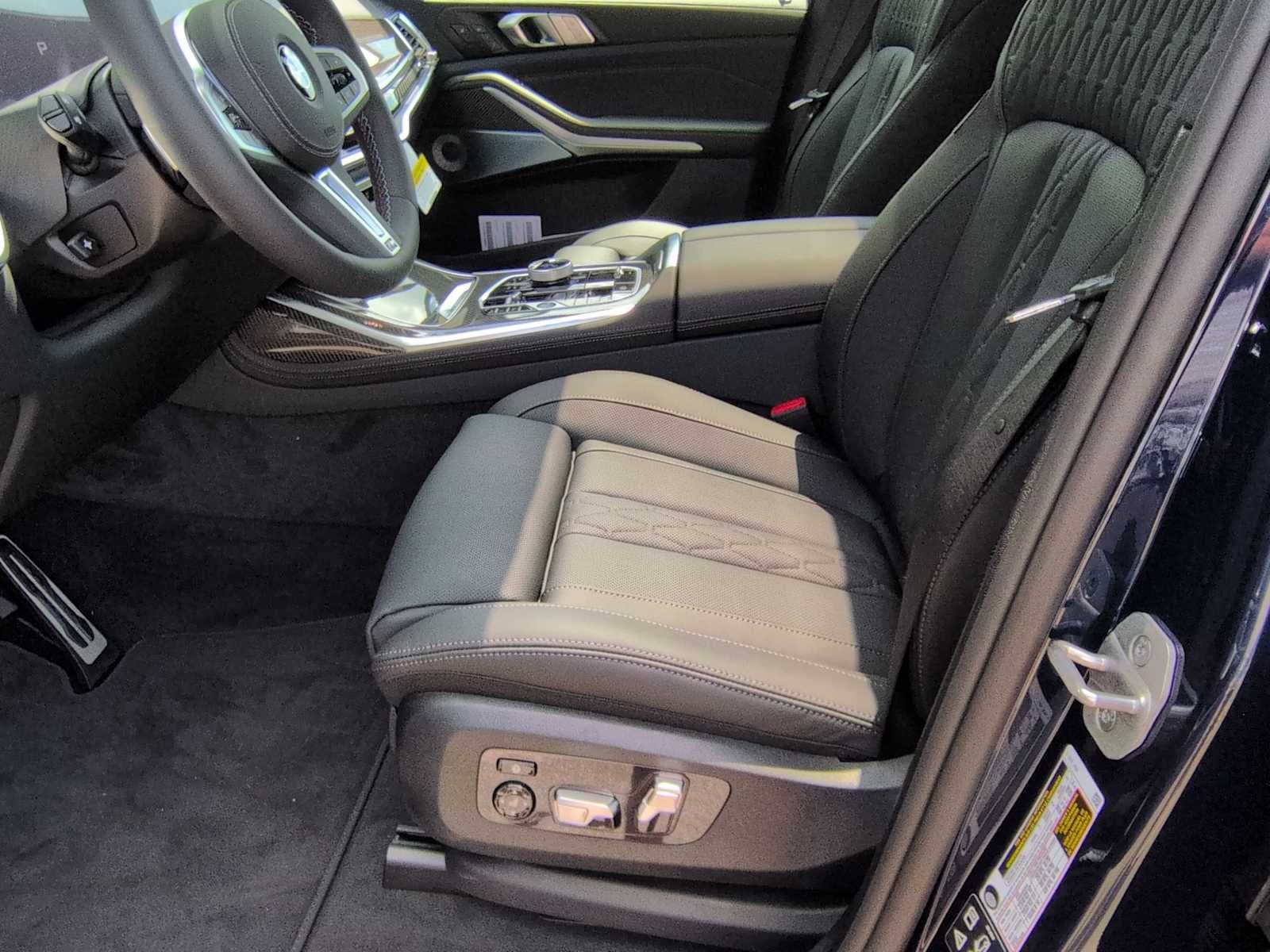 2027 BMW X7 M60i M60i