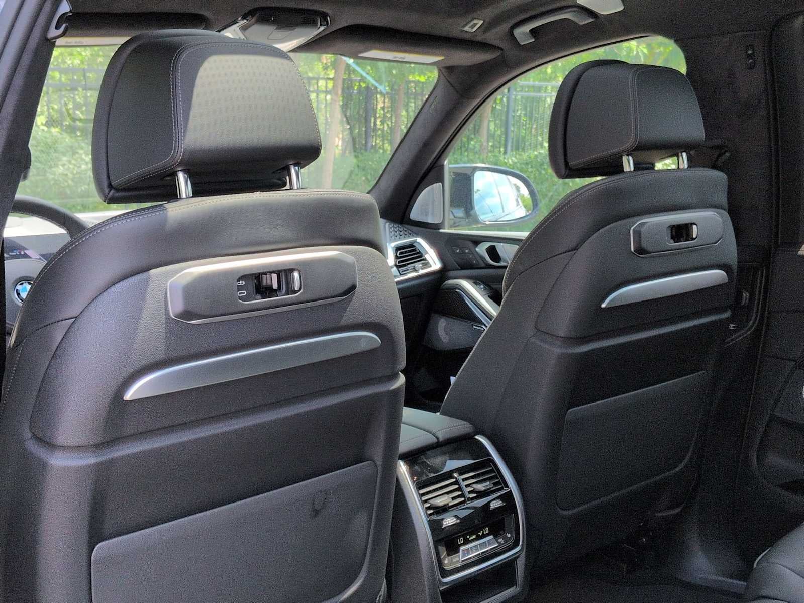 2027 BMW X7 M60i M60i