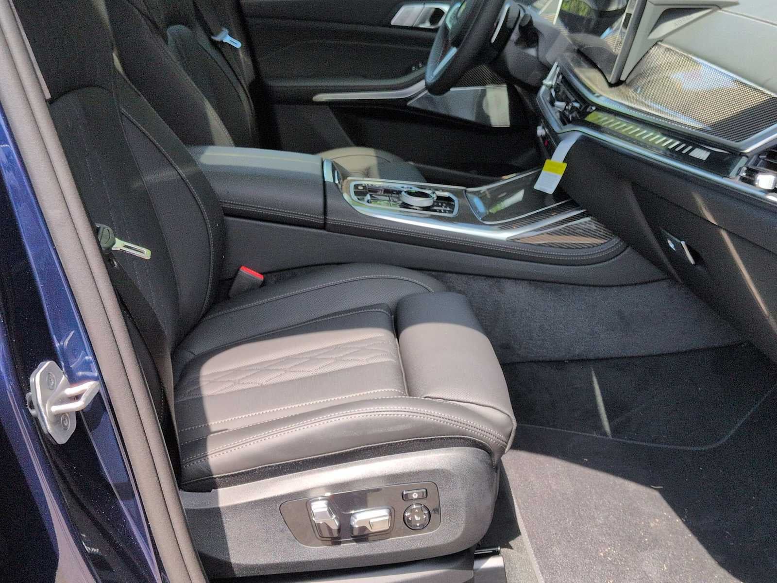 2027 BMW X7 M60i M60i