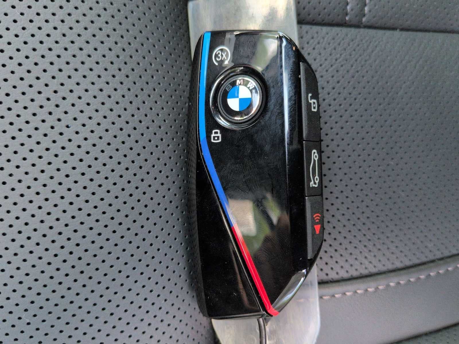 2027 BMW X7 M60i M60i