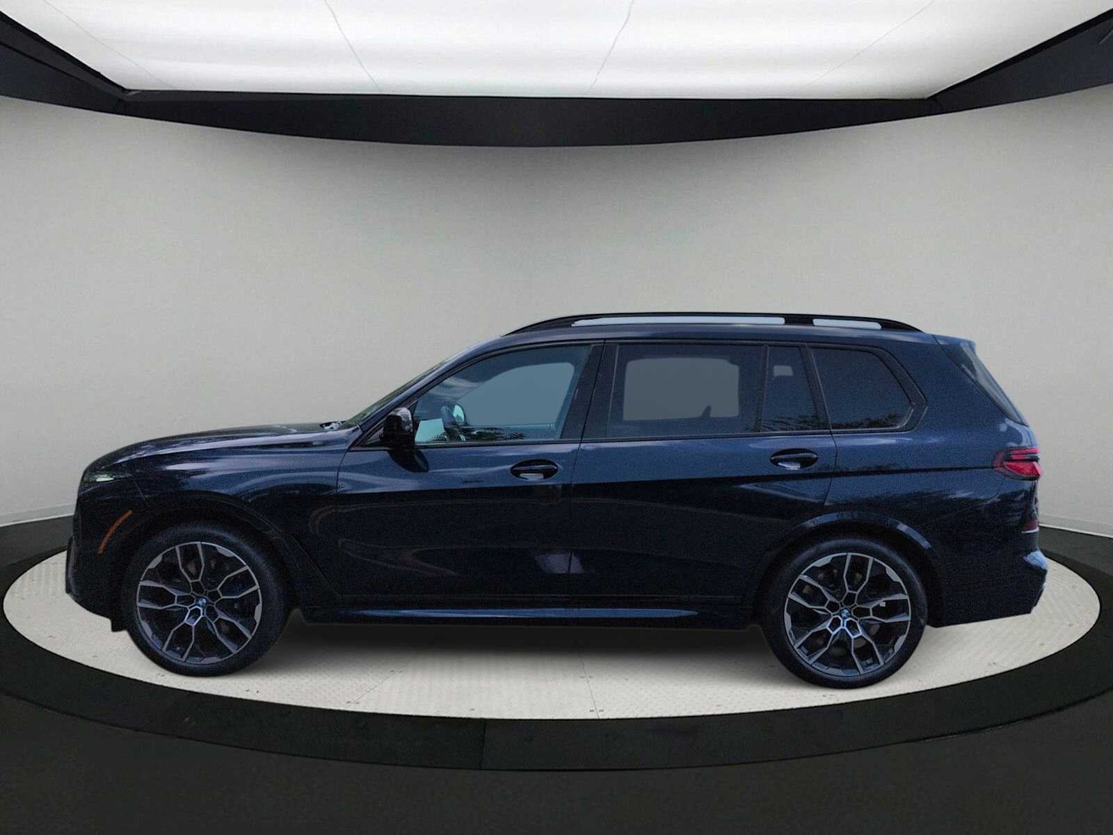 2027 BMW X7 M60i M60i